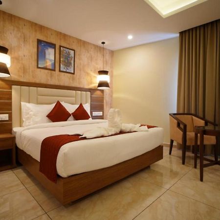 Hotel Delight มุมไบ ภายนอก รูปภาพ