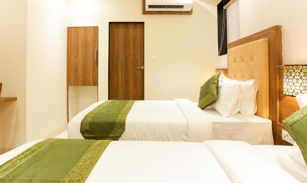 Hotel Delight มุมไบ ภายนอก รูปภาพ